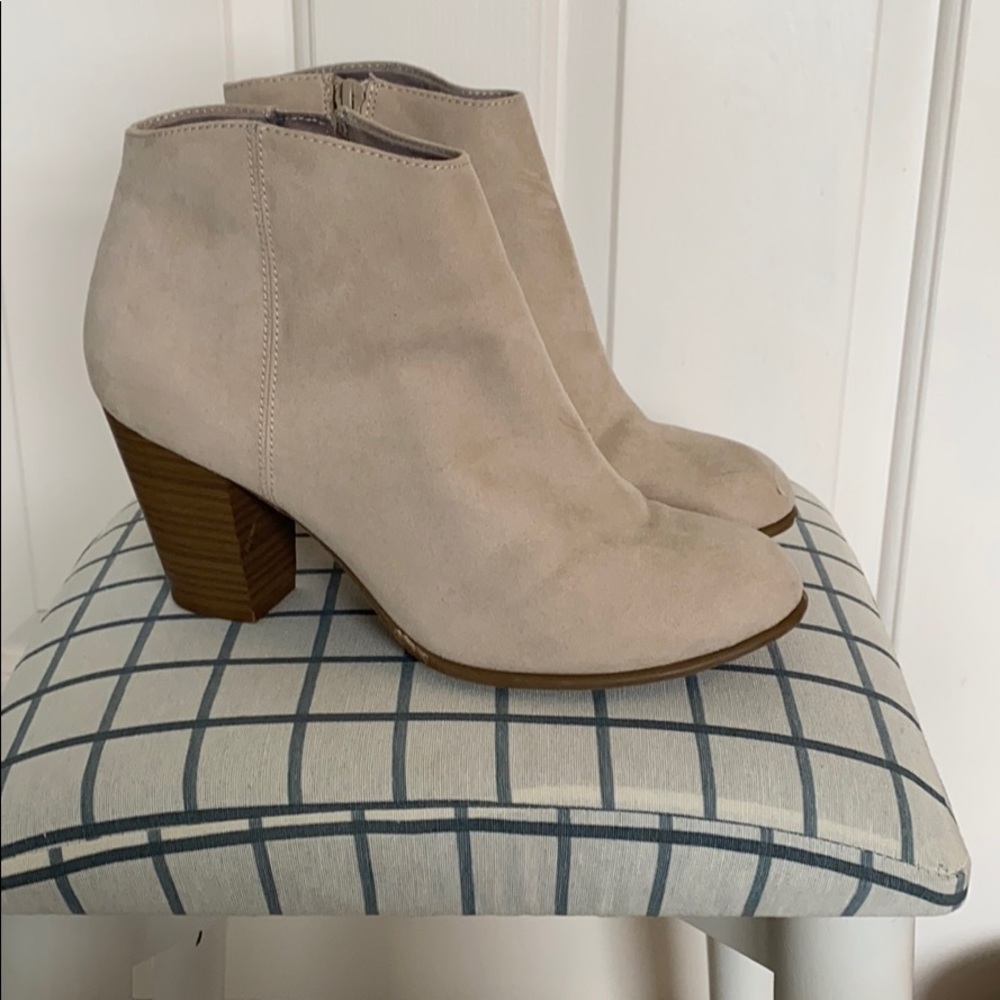Grey suede like booties